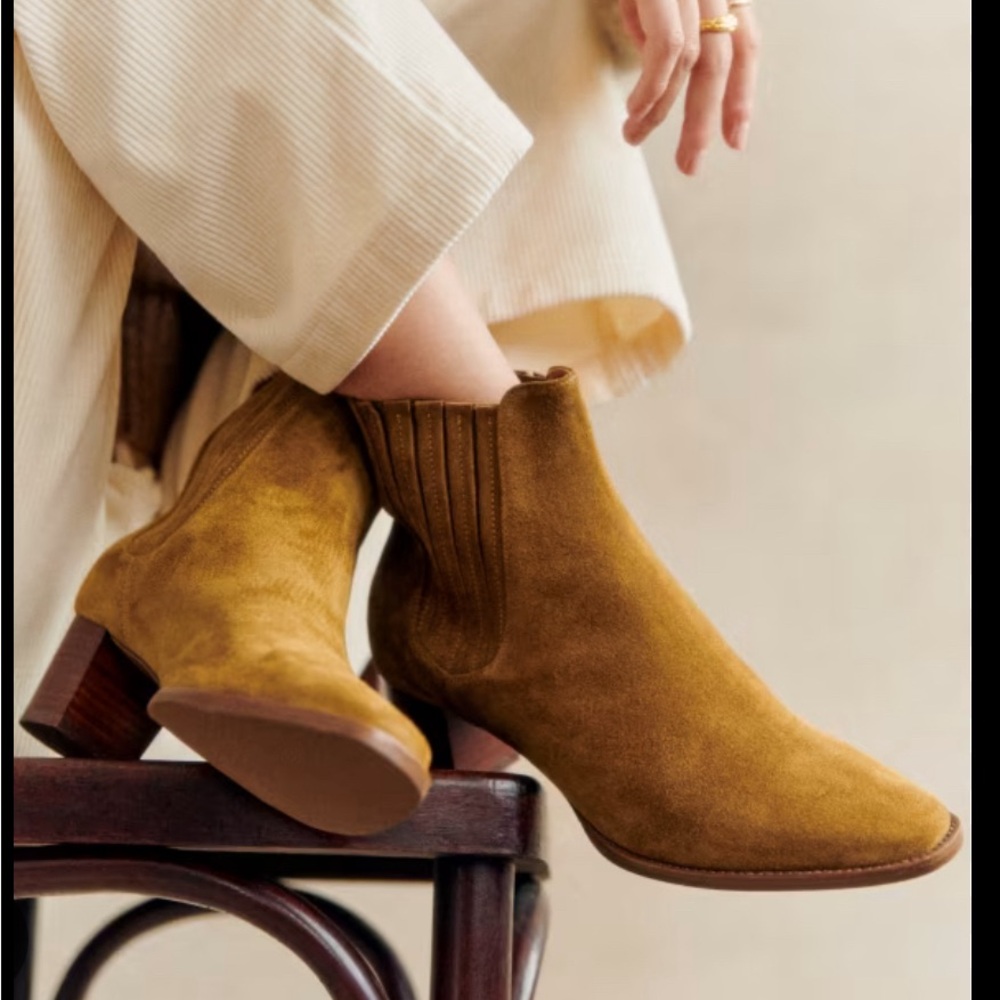 Sezane Jules boots in size US6.5/FR37 in Taupe suede
